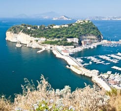 Jak rezervovat trajekt do Pozzuoli